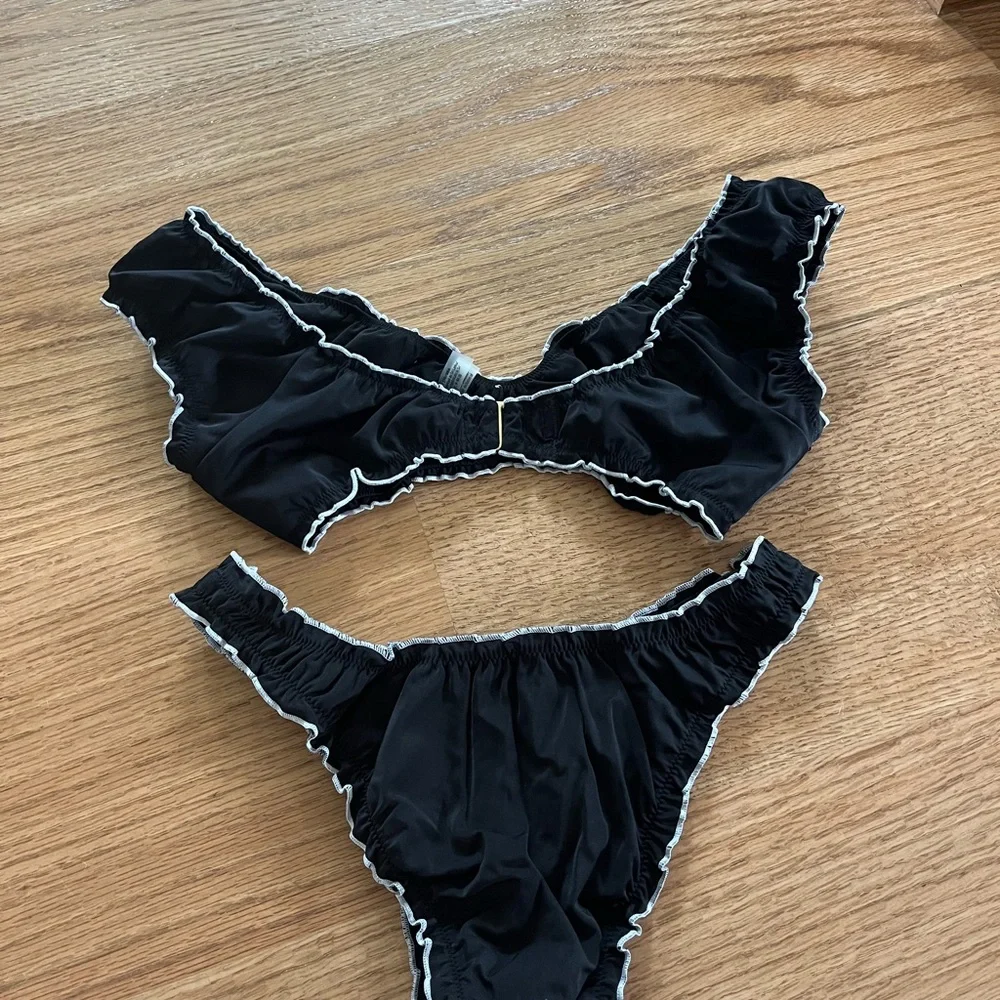 Frankie’s Bikinis set